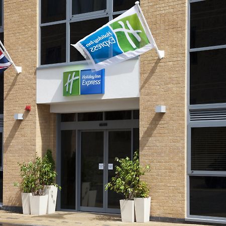 Holiday Inn Express London - Watford Junction By Ihg Экстерьер фото