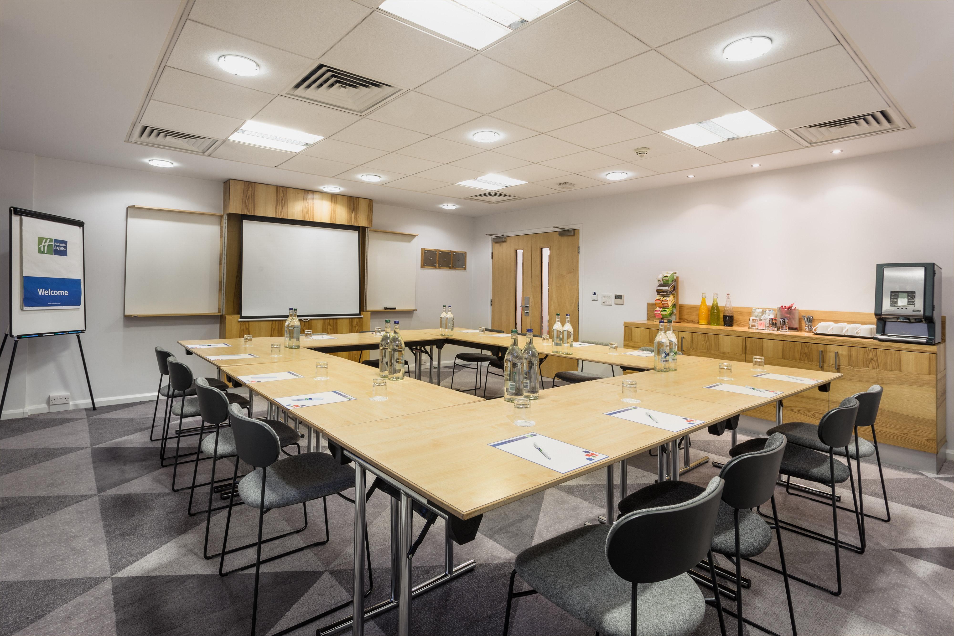 Holiday Inn Express London - Watford Junction By Ihg Экстерьер фото