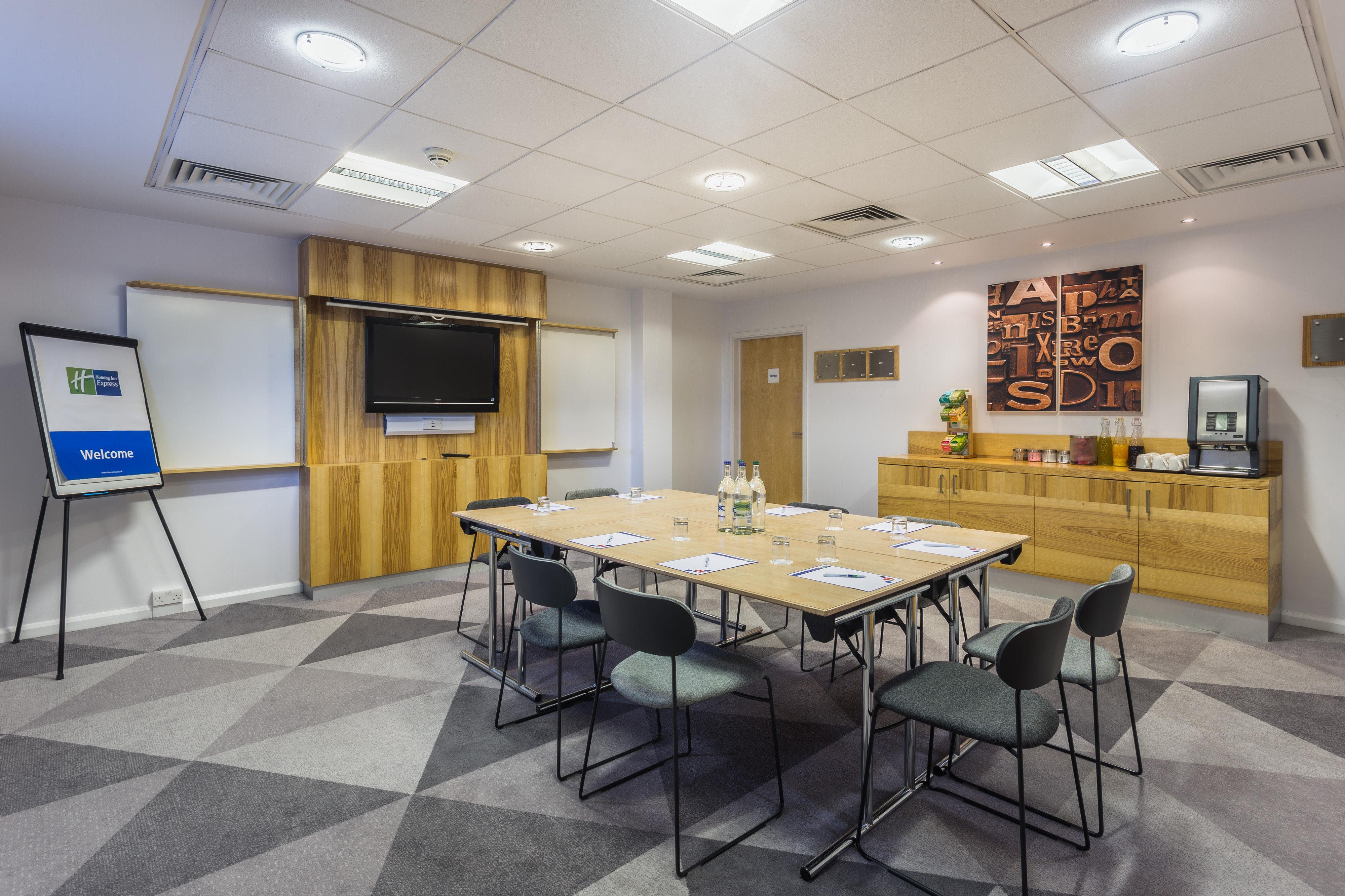 Holiday Inn Express London - Watford Junction By Ihg Экстерьер фото