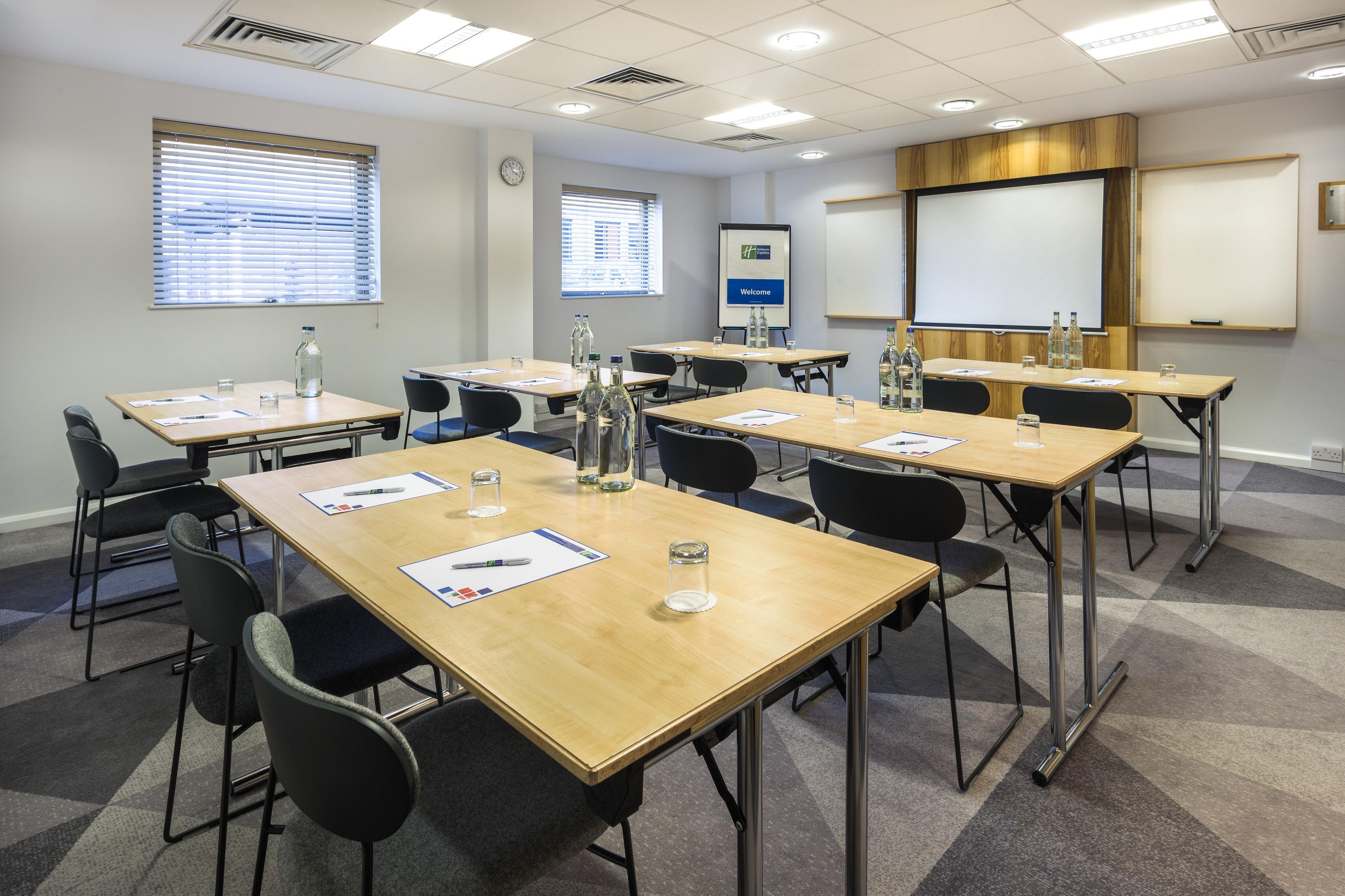 Holiday Inn Express London - Watford Junction By Ihg Экстерьер фото