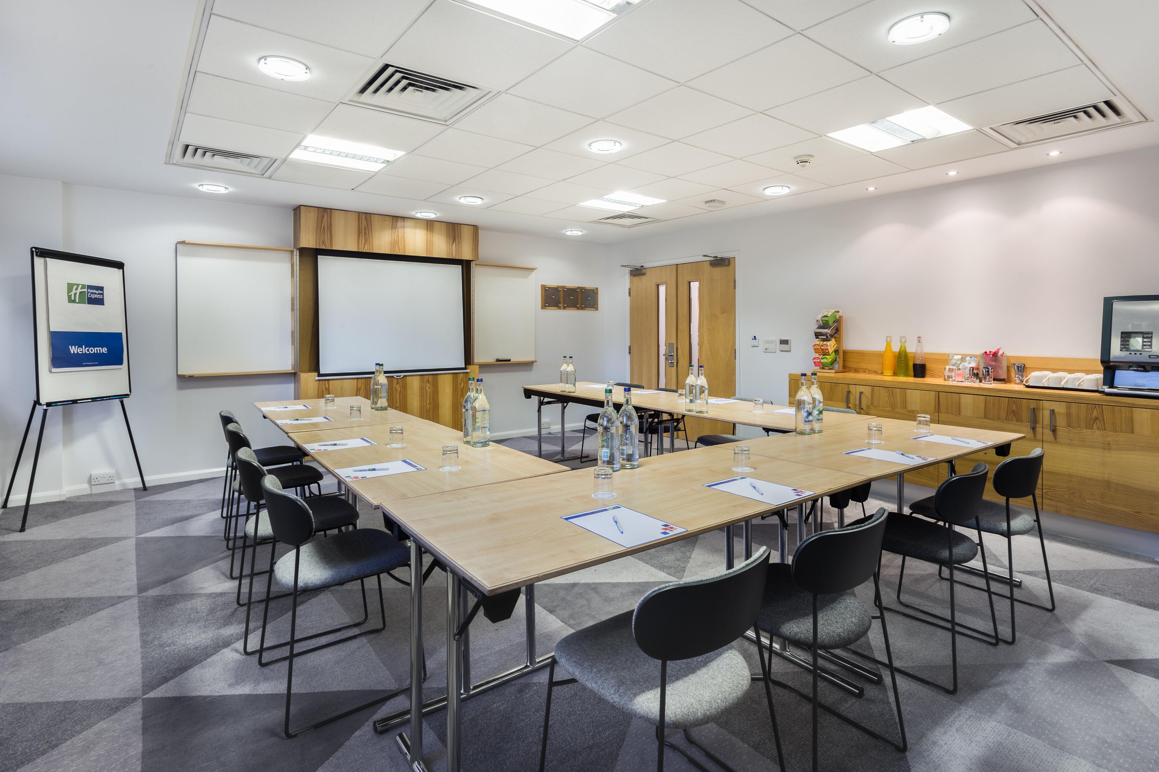 Holiday Inn Express London - Watford Junction By Ihg Экстерьер фото