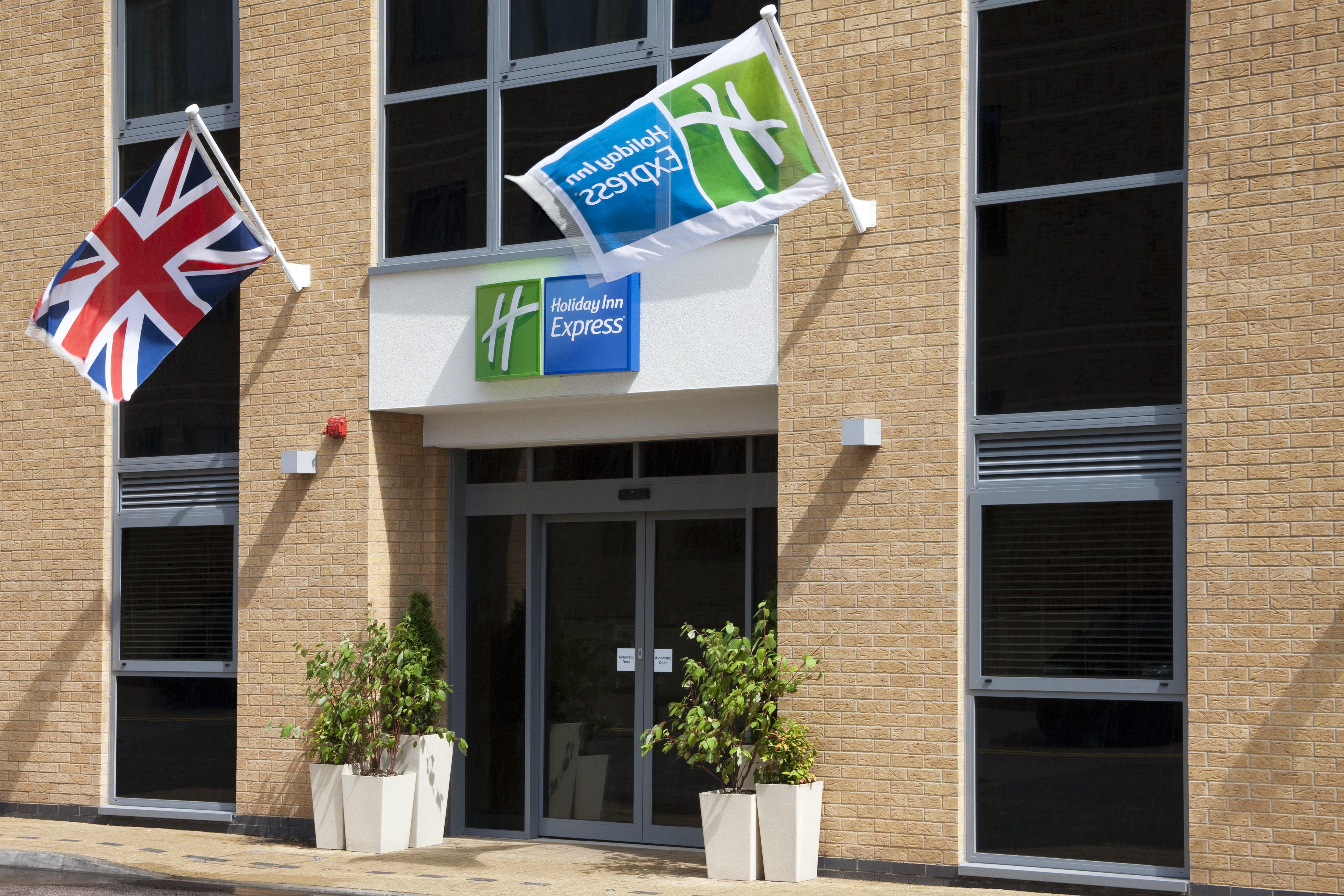 Holiday Inn Express London - Watford Junction By Ihg Экстерьер фото