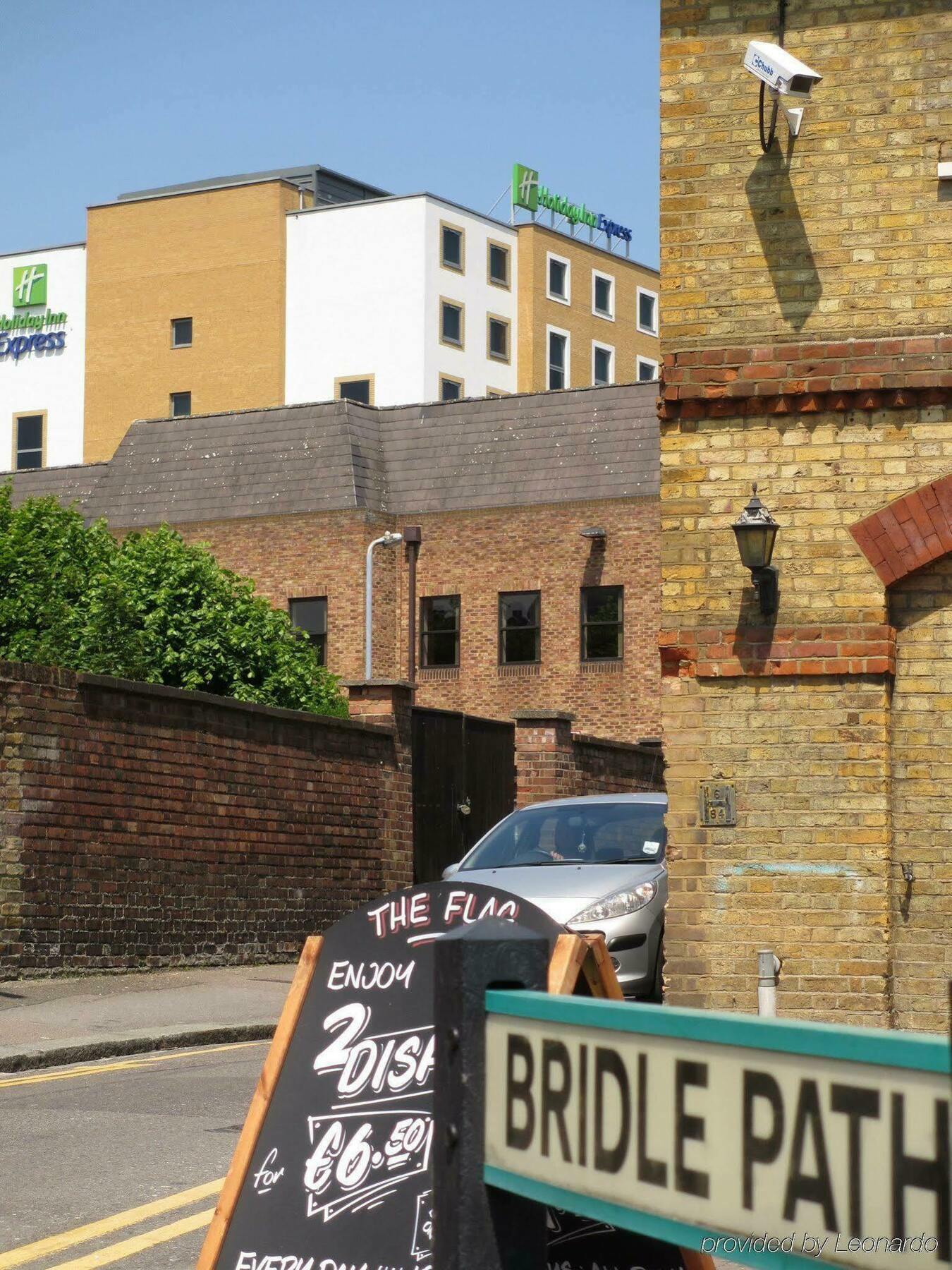 Holiday Inn Express London - Watford Junction By Ihg Экстерьер фото