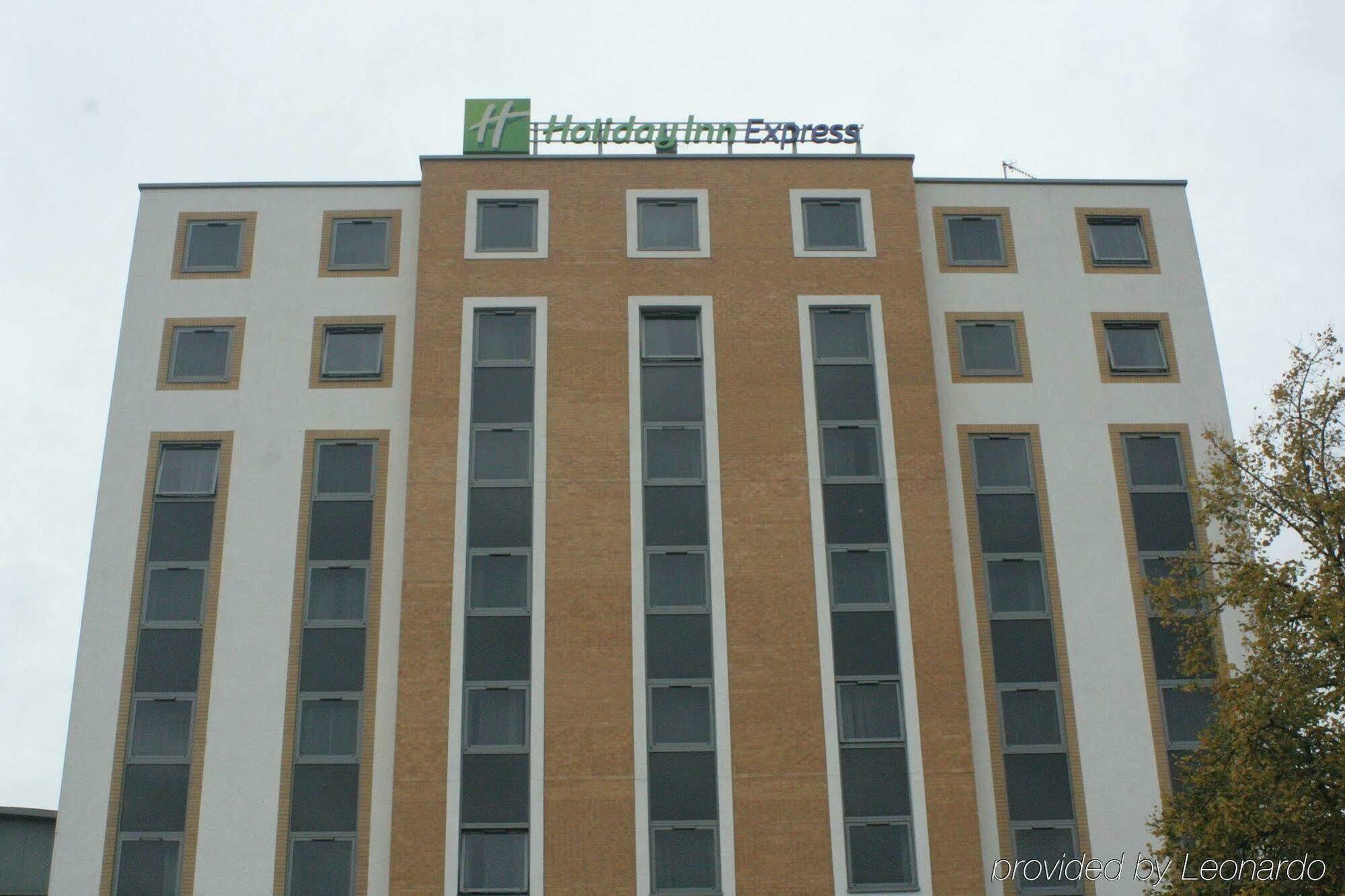 Holiday Inn Express London - Watford Junction By Ihg Экстерьер фото