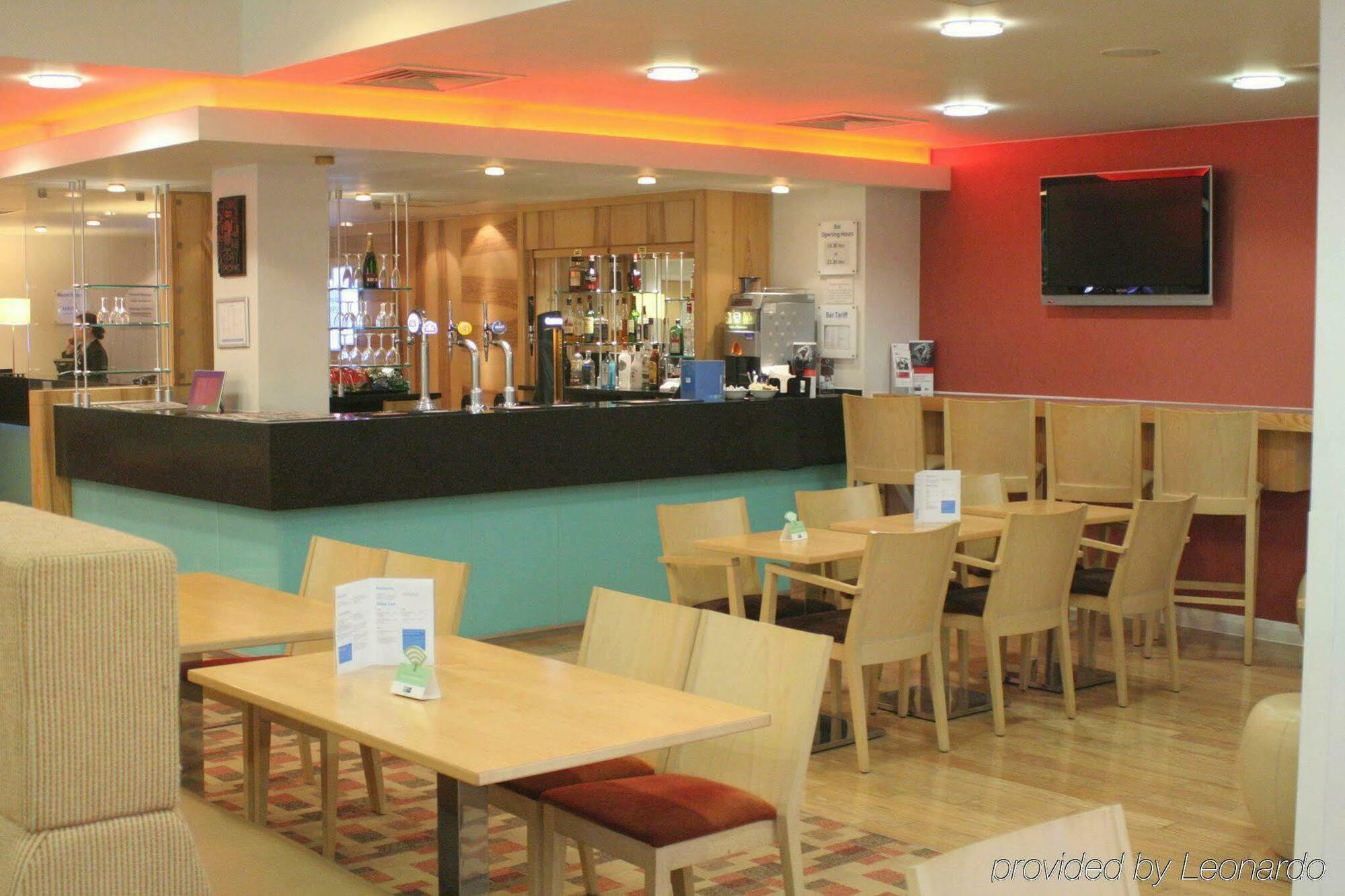 Holiday Inn Express London - Watford Junction By Ihg Экстерьер фото